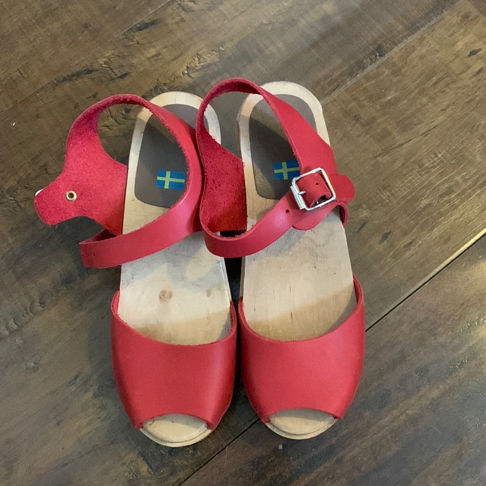 Red MIA Peep tie clogs in great condition!
